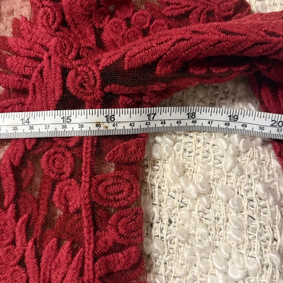 Long sleeve sheet lace top - Picture 8 of 14